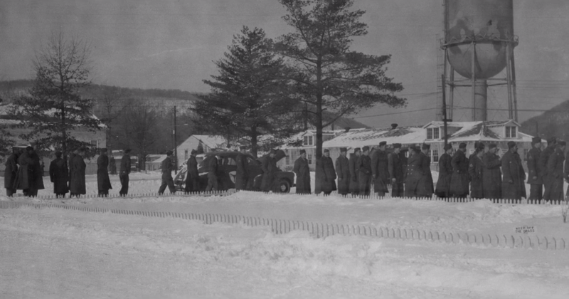 Illustration for article titled Newly discovered pictures show the everyday life of a WWII soldier